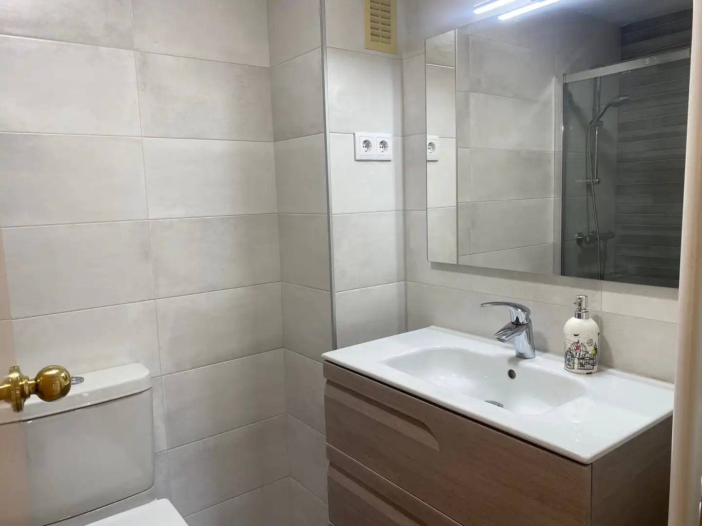 Badezimmer von Wohnung zur Miete in Manresa mit Heizung und Privatgarten