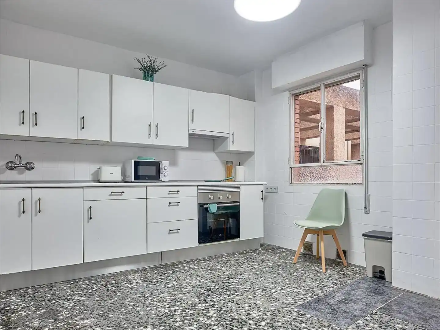 Kitchen of Flat for share in Casco Urbano