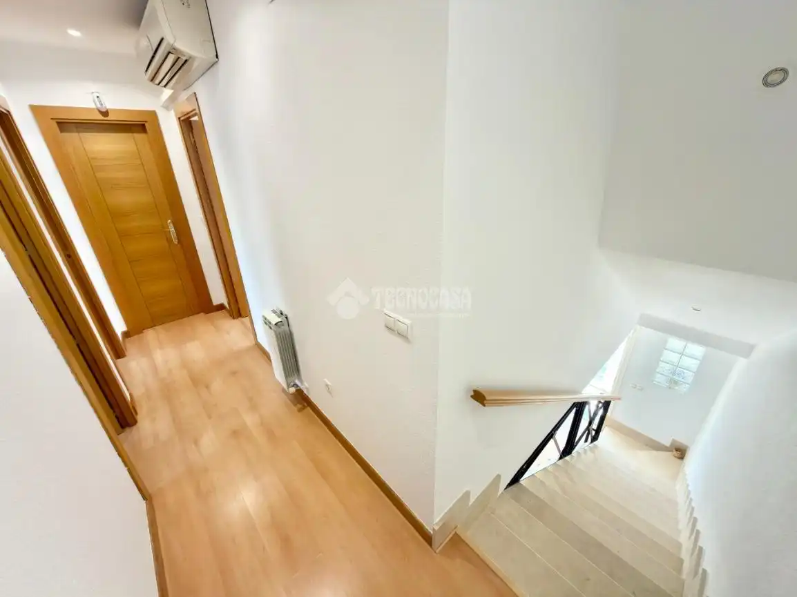 Casa adosada en venta en Cabanillas del Campo con Calefacción, Parquet y Trastero