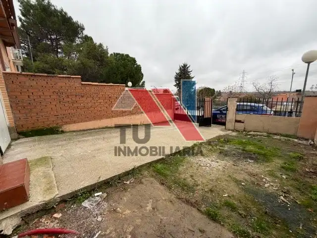 Aparcament de Casa o xalet en venda en Otero amb Calefacció, Jardí privat i Balcó