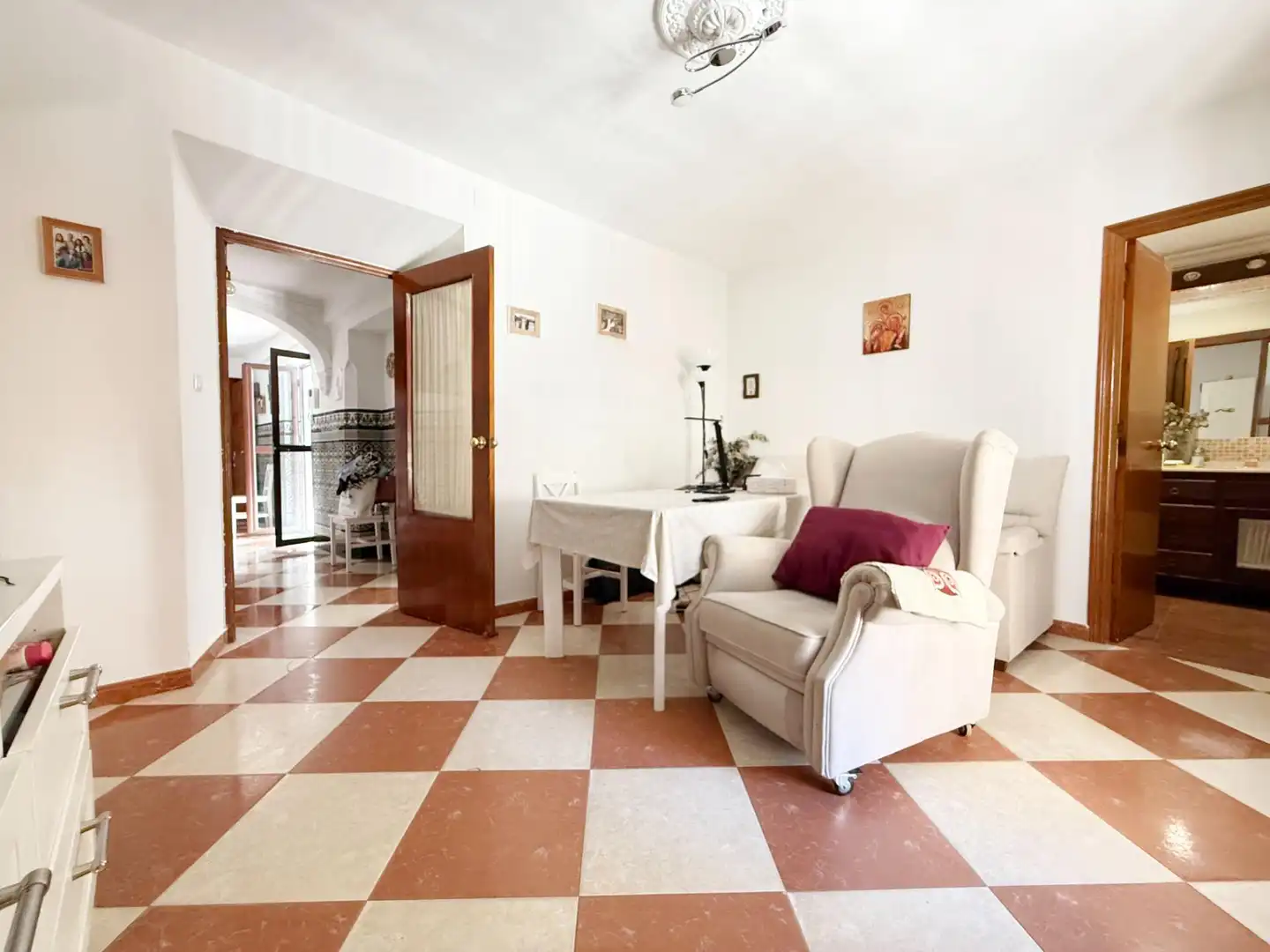 Sala d'estar de Casa adosada en venda en Sevilla