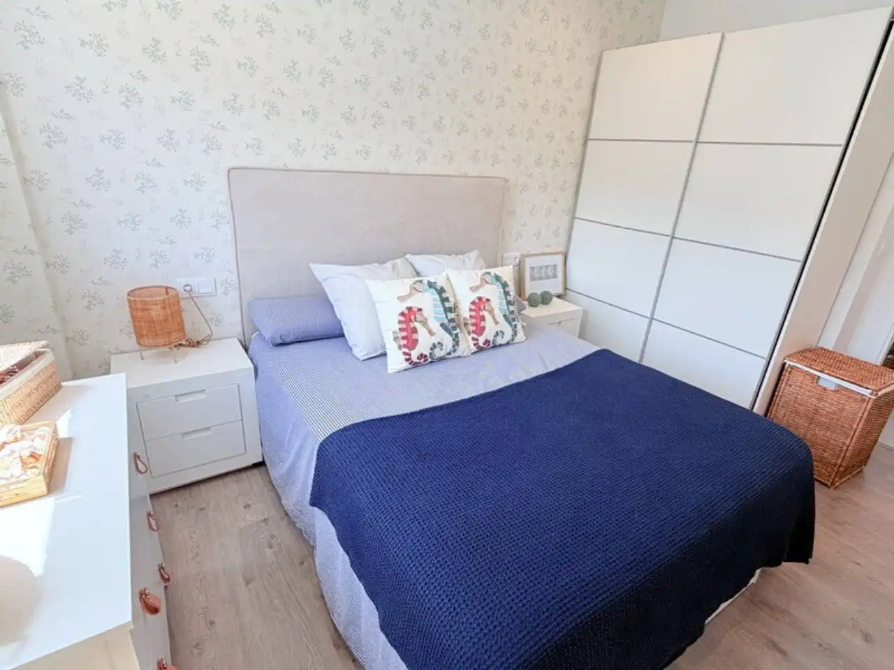 Habitación de Apartamento de alquiler en Almuñécar con Terraza y Piscina comunitaria