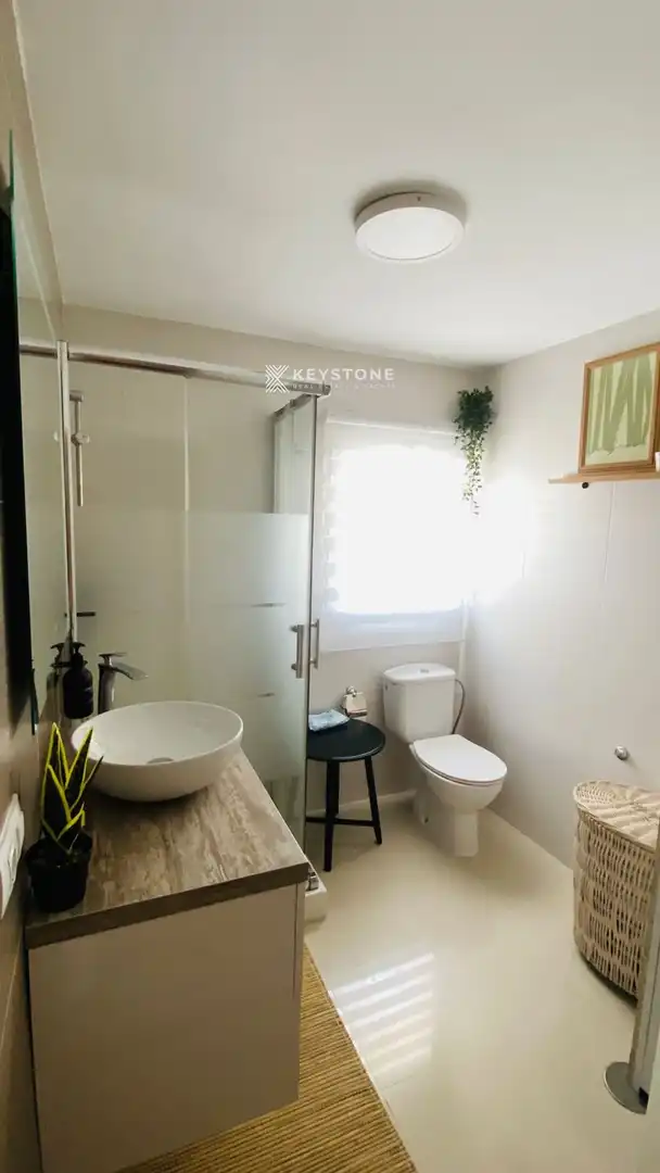 Baño de Piso de alquiler en Alicante / Alacant con Aire acondicionado, Calefacción y Terraza