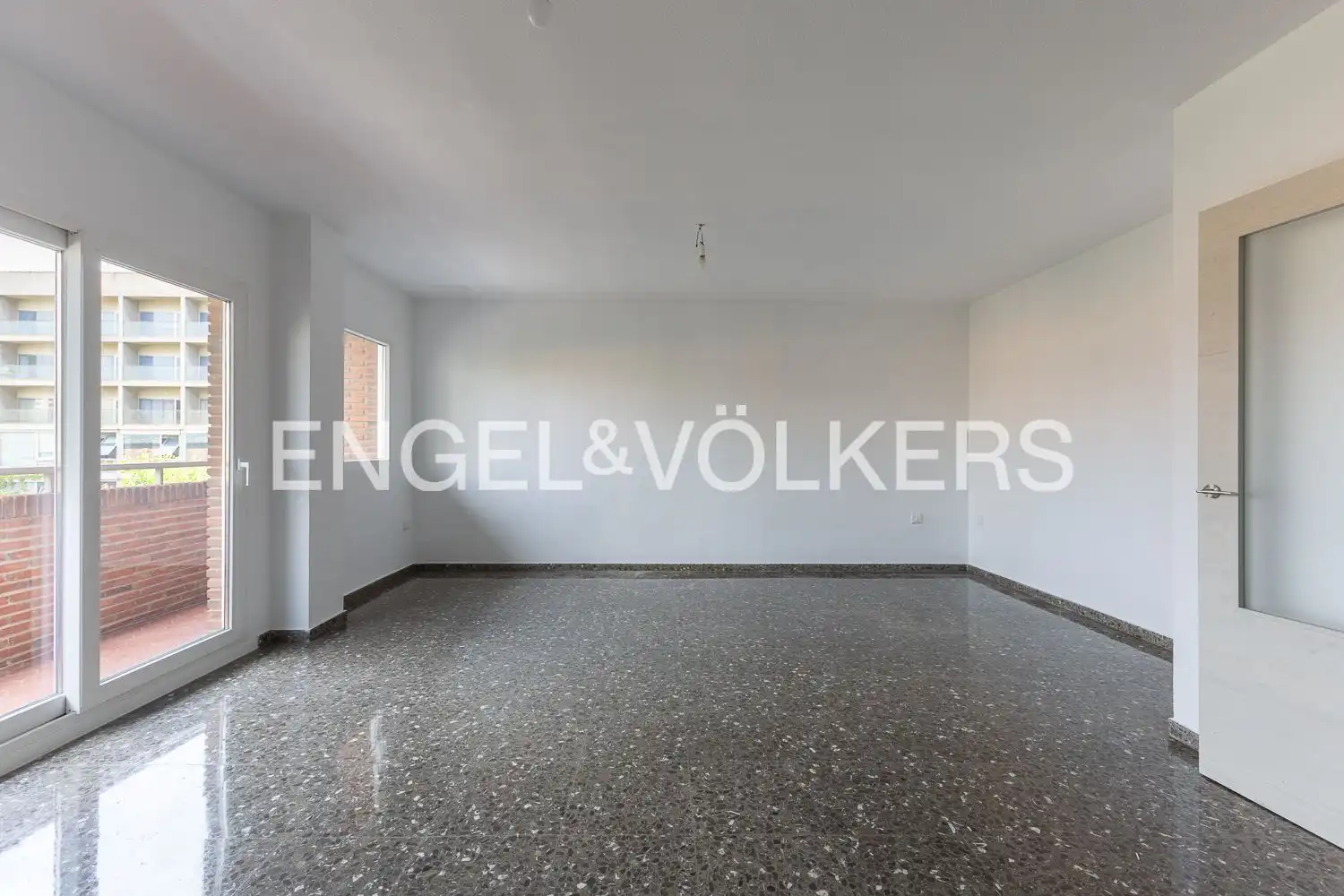 Piso de alquiler en Valencia con Calefacción y Balcón