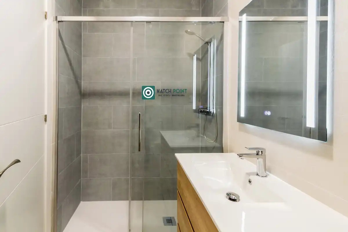 Bathroom of Flat for sale in Almuñécar  with Air Conditioner