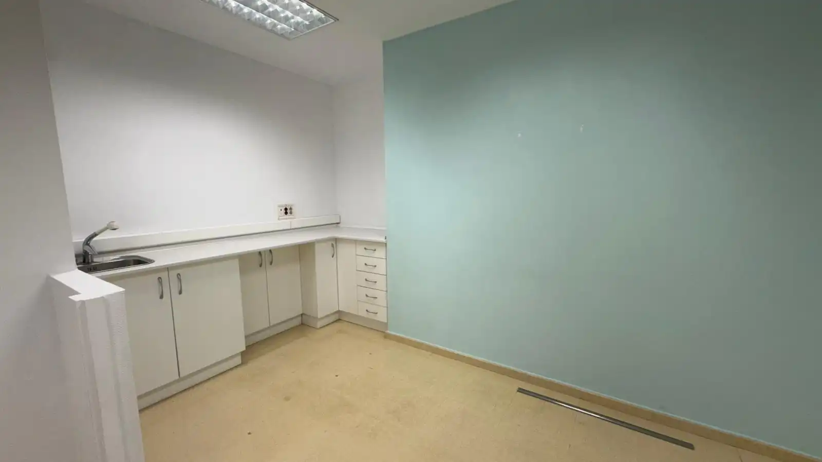 Commercial properties for rent in Almería  with Air Conditioner, Furnished and Alarm