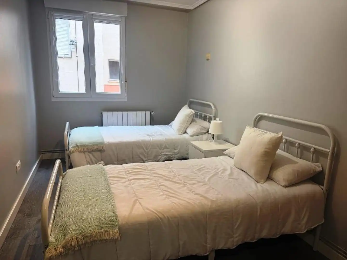 Schlafzimmer von Wohnung zur Miete in Comillas (Cantabria) mit Heizung, Parkett und Terrasse