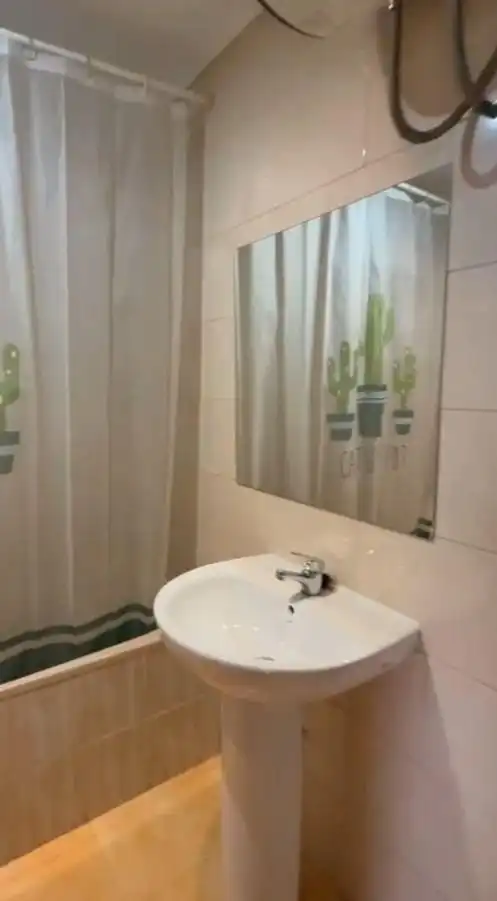 Badezimmer von Wohnung zum Verkauf in Torrevieja mit Klimaanlage, Terrasse und Möbliert