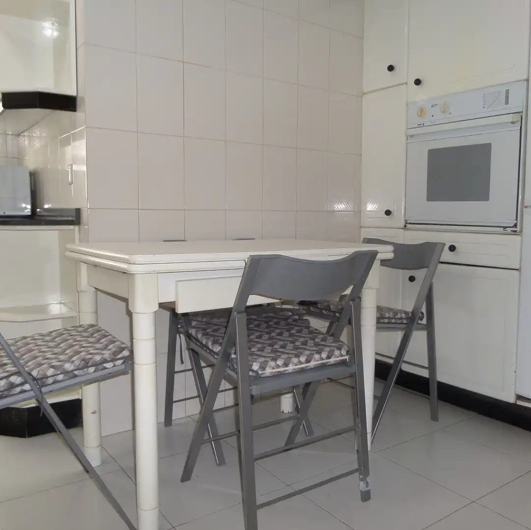 Küche von Wohnung zur Miete in A Coruña Capital  mit Parkett, Möbliert und Ofen