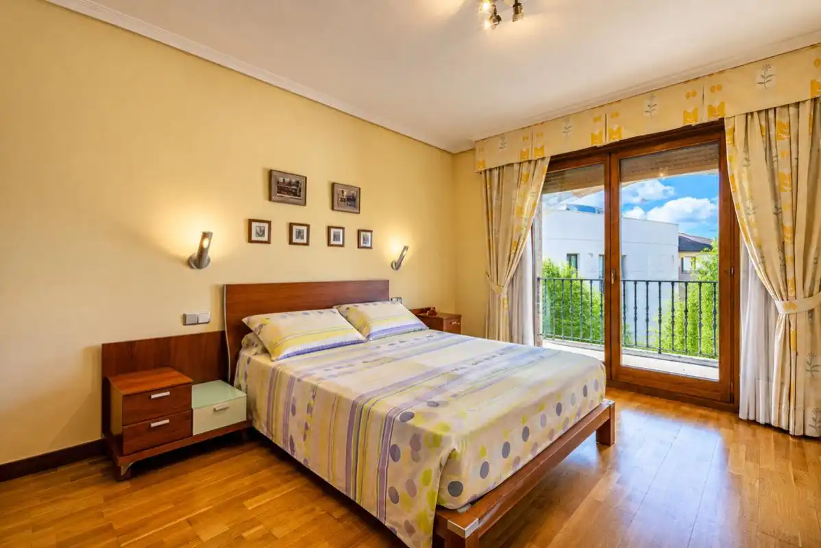 Habitación de Casa o chalet en venta en Alcalá de Henares con Aire acondicionado, Calefacción y Jardín privado