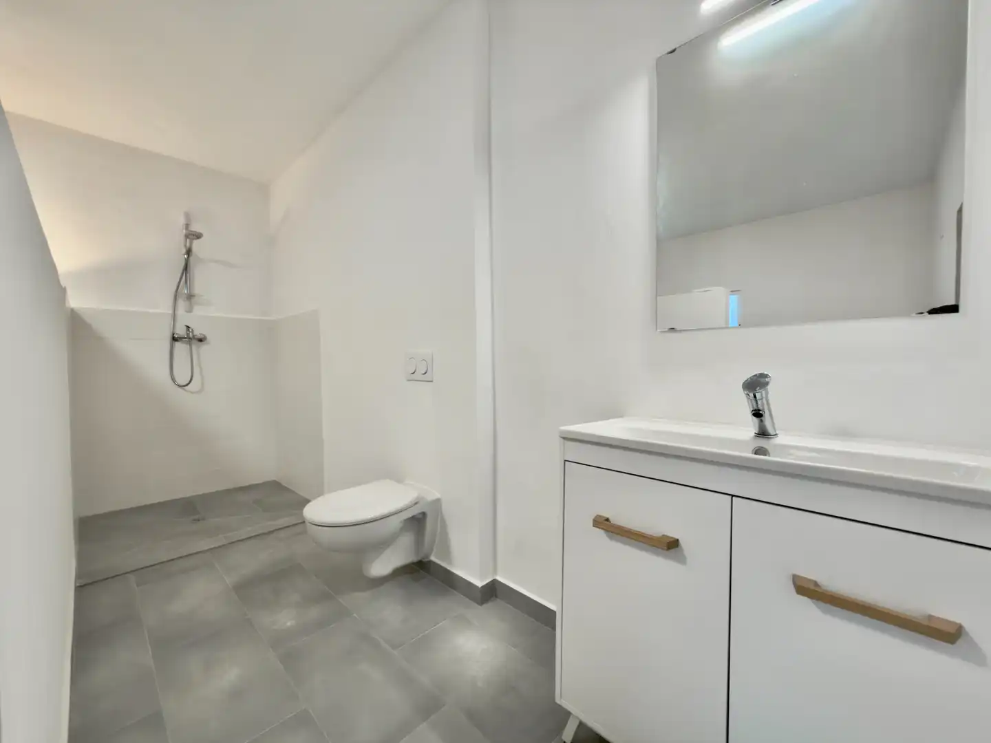 Bathroom of Ground floor for sale in Bornos  with Air Conditioner, Private garden and Furnished