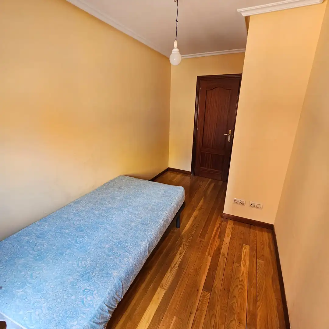 Bedroom of Flat for sale in San Martín del Rey Aurelio  with Heating and Parquet flooring