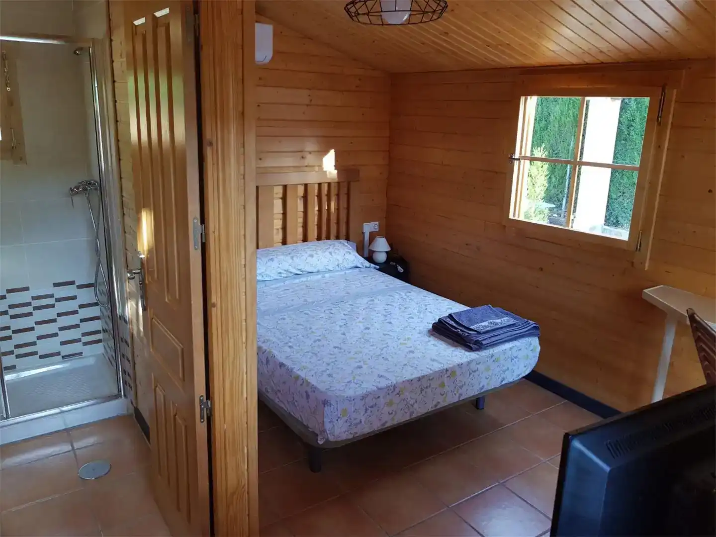 Dormitori de Finca rústica en venda en Valdeganga amb Aire condicionat, Jardí privat i Piscina
