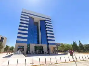 Oficina amb ascensor en venda a Calle Almendralejo 8