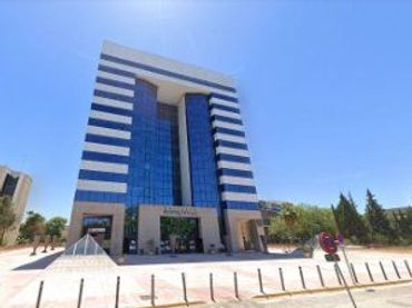 Oficina amb ascensor en venda a Calle Almendralejo 8