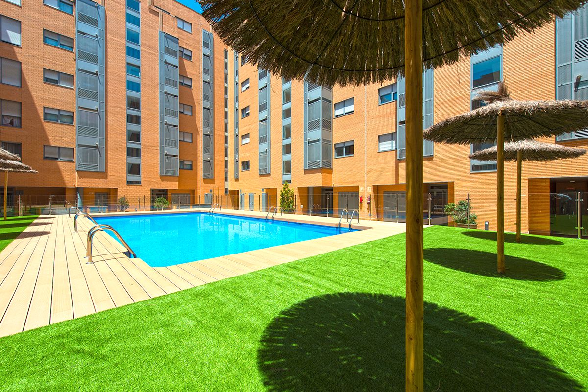 Swimming pool of Flat for sale in  Madrid Capital  with Air Conditioner, Terrace and Storage room