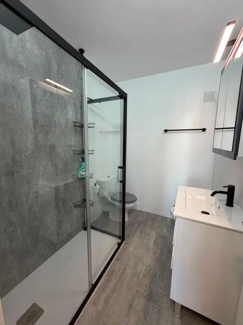 Baño de Piso de alquiler en Madrid con Calefacción, Parquet y Terraza