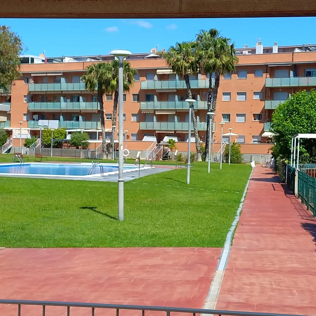 Piscina de Planta baja en venta en Cubelles con Piscina comunitaria