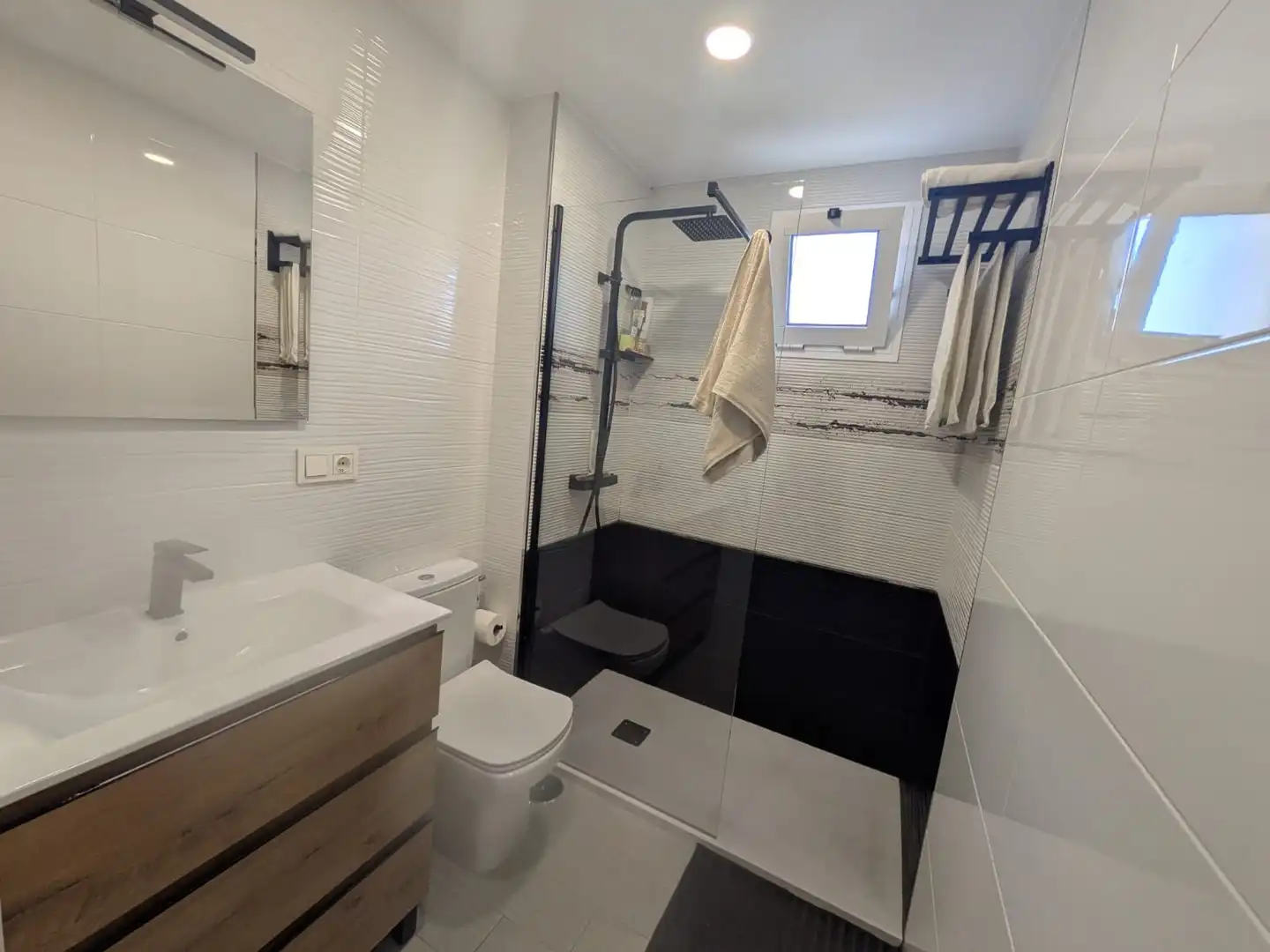 Badezimmer von Wohnung zum Verkauf in Antequera mit Klimaanlage, Abstellraum und Balkon