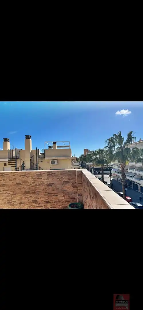 Vista exterior de Àtic en venda en Mijas amb Aire condicionat i Terrassa