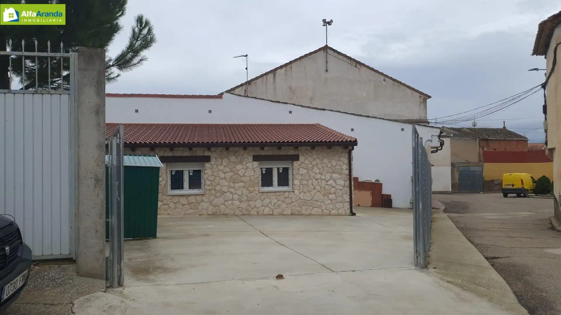 Exterior view of Houses for sale in Pedrosa de Duero