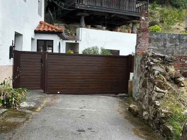 Vista exterior de Casa adosada en venda en Pravia amb Calefacció, Jardí privat i Terrassa