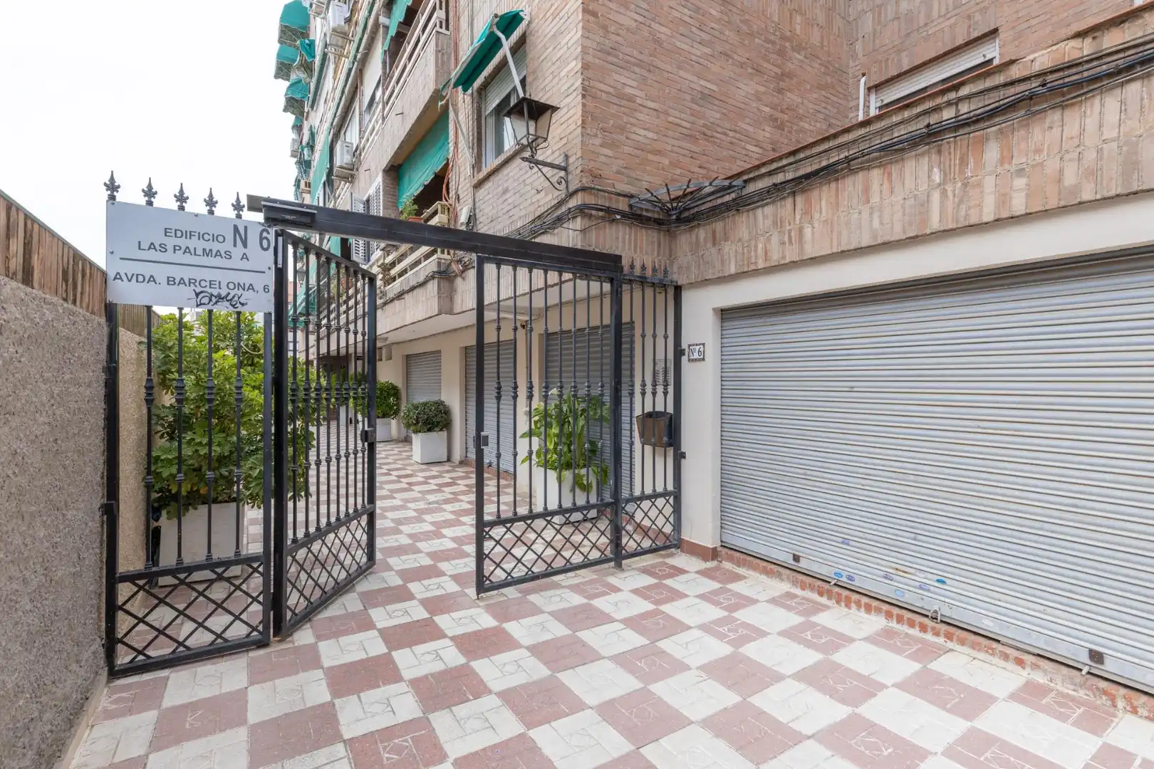 Exterior view of Flat for sale in Granada  with Parquet flooring and Storage room