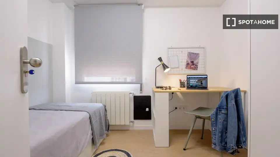 Habitación de Piso para compartir en Valencia con Aire acondicionado, Calefacción y Amueblado