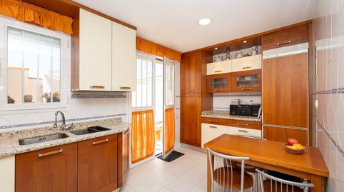 Foto 3 de Casa adosada en venta en Avenida Avenida Murcia, 15, San Ildefonso, Granada Capital