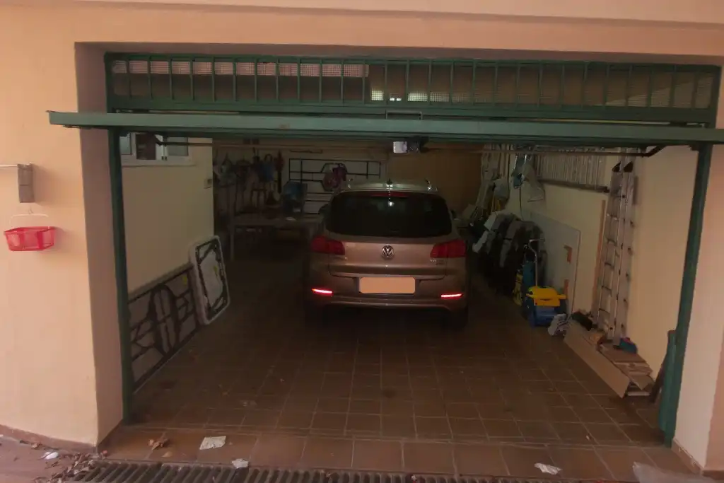 Aparcament de Casa o xalet en venda en Alhaurín de la Torre amb Aire condicionat, Jardí privat i Piscina