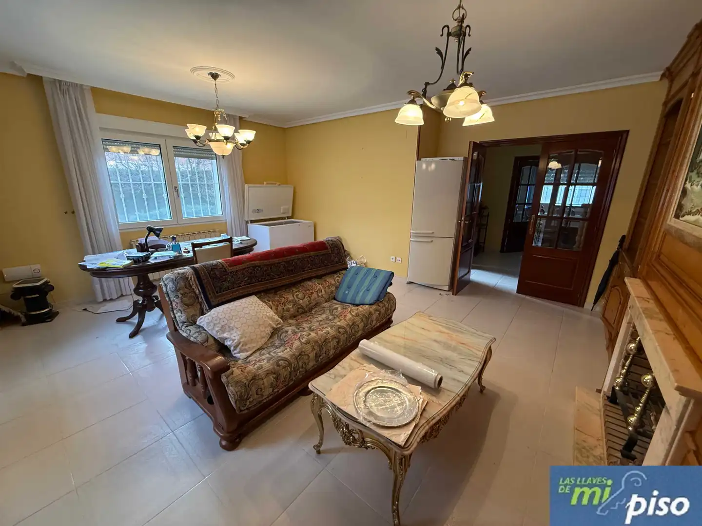Sala d'estar de Casa o xalet en venda en Santovenia de Pisuerga amb Calefacció, Jardí privat i Parquet