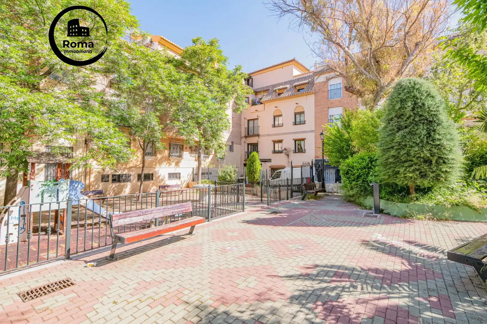 Vista exterior de Pis en venda en La Zubia amb Aire condicionat, Moblat i Balcó
