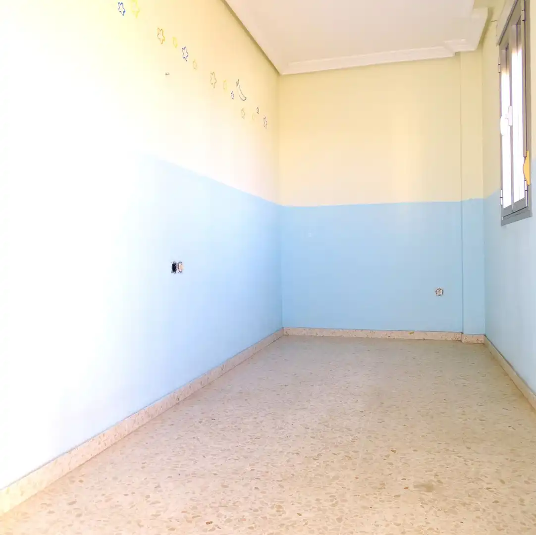 Dormitori de Pis en venda en Dos Hermanas amb Aire condicionat, Calefacció i Terrassa