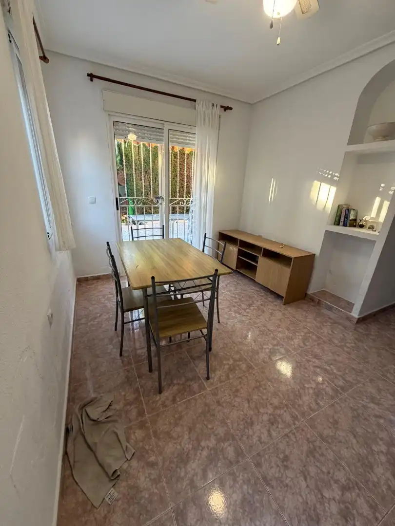 Menjador de Casa adosada en venda en Torrevieja amb Aire condicionat, Calefacció i Jardí privat