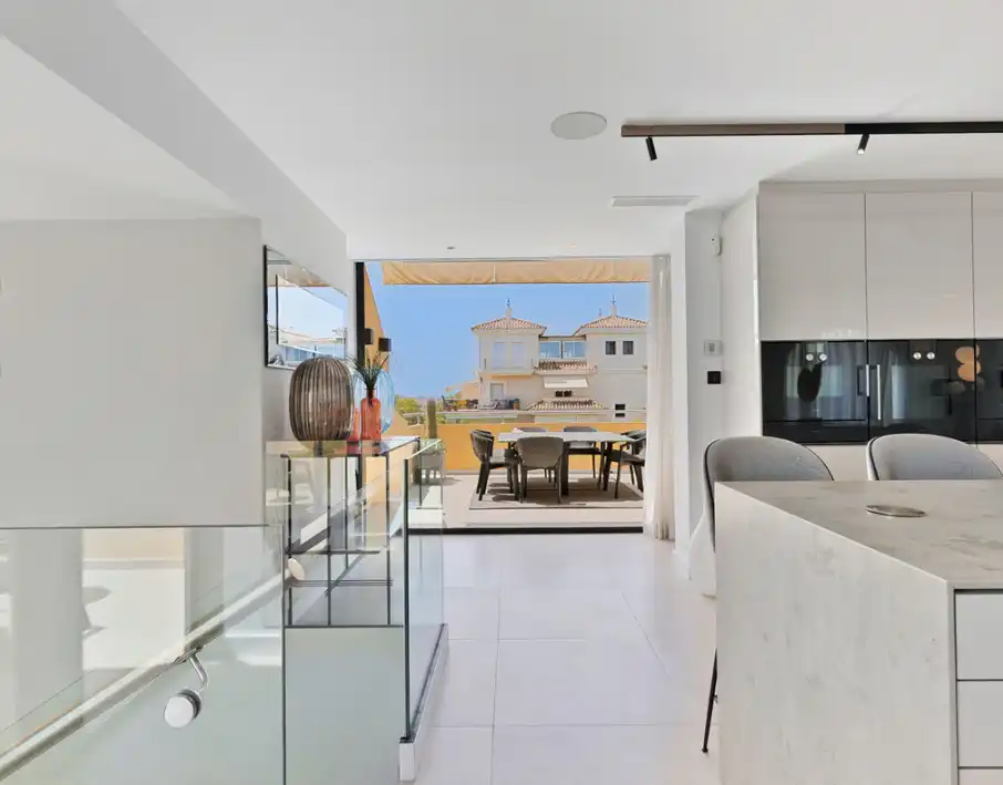Comedor de Piso en venta en Marbella con Terraza, Amueblado y Horno