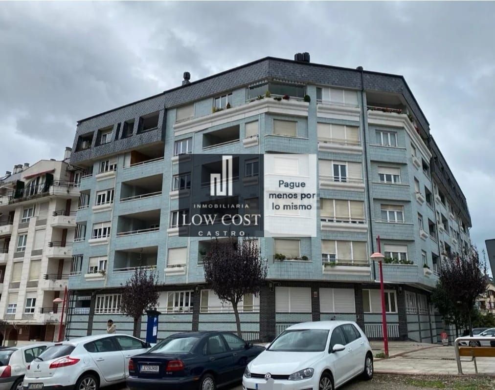 Vista exterior de Dúplex en venda en Castro-Urdiales amb Calefacció, Terrassa i Traster