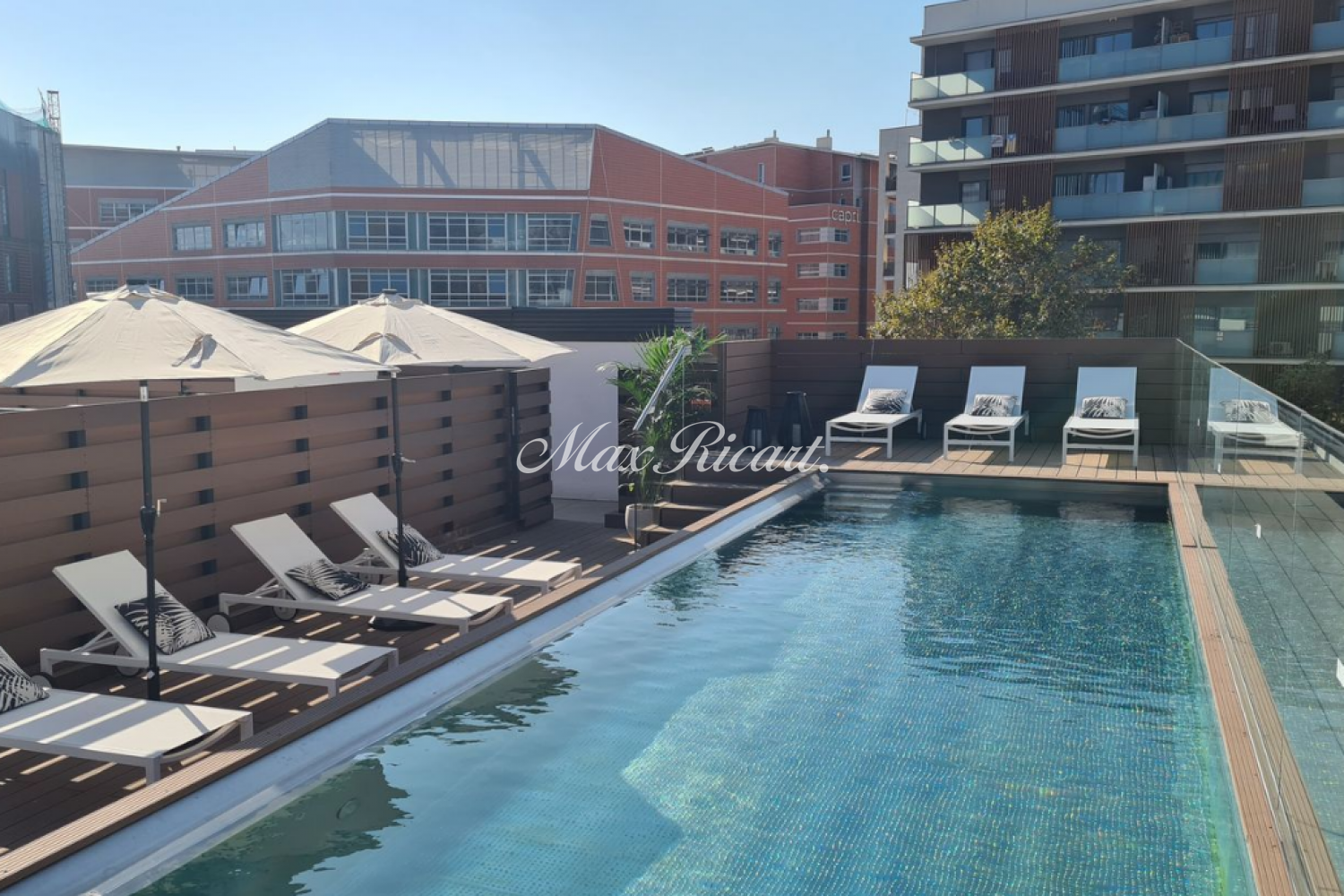Swimming pool of Flat for sale in  Barcelona Capital  with Air Conditioner, Terrace and Storage room