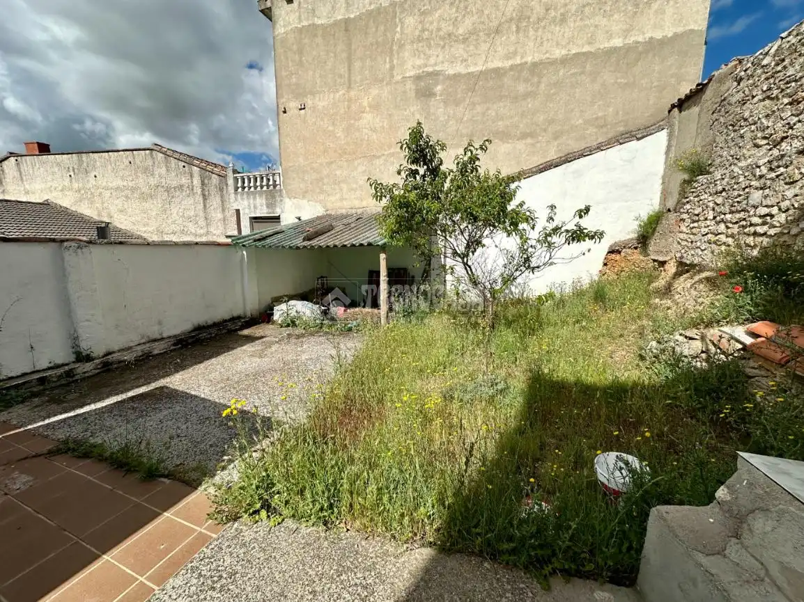 Casa adosada en venda en Los Santos de la Humosa amb Calefacció