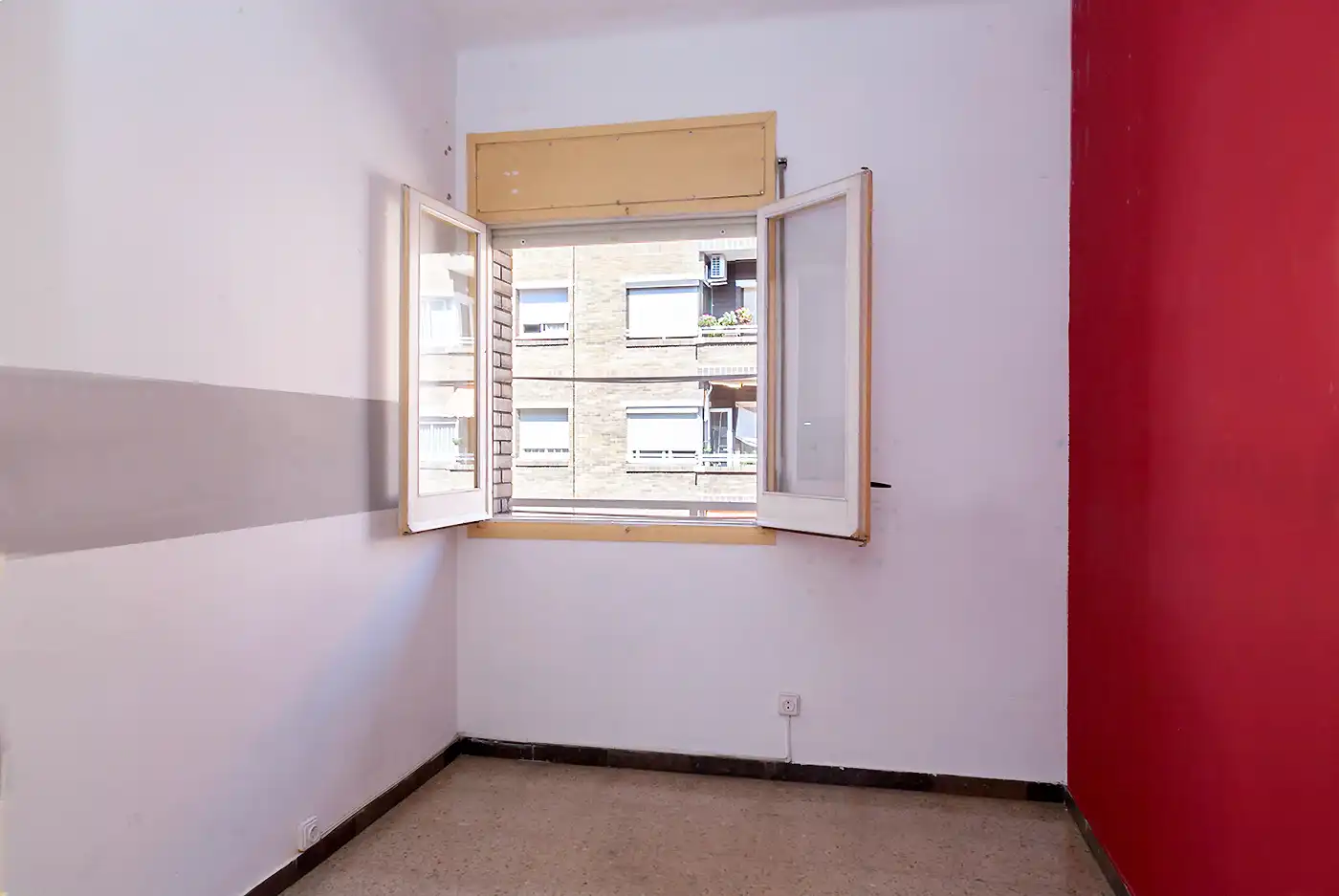 Habitación de Piso en venta en Barcelona con Balcón y Alarma