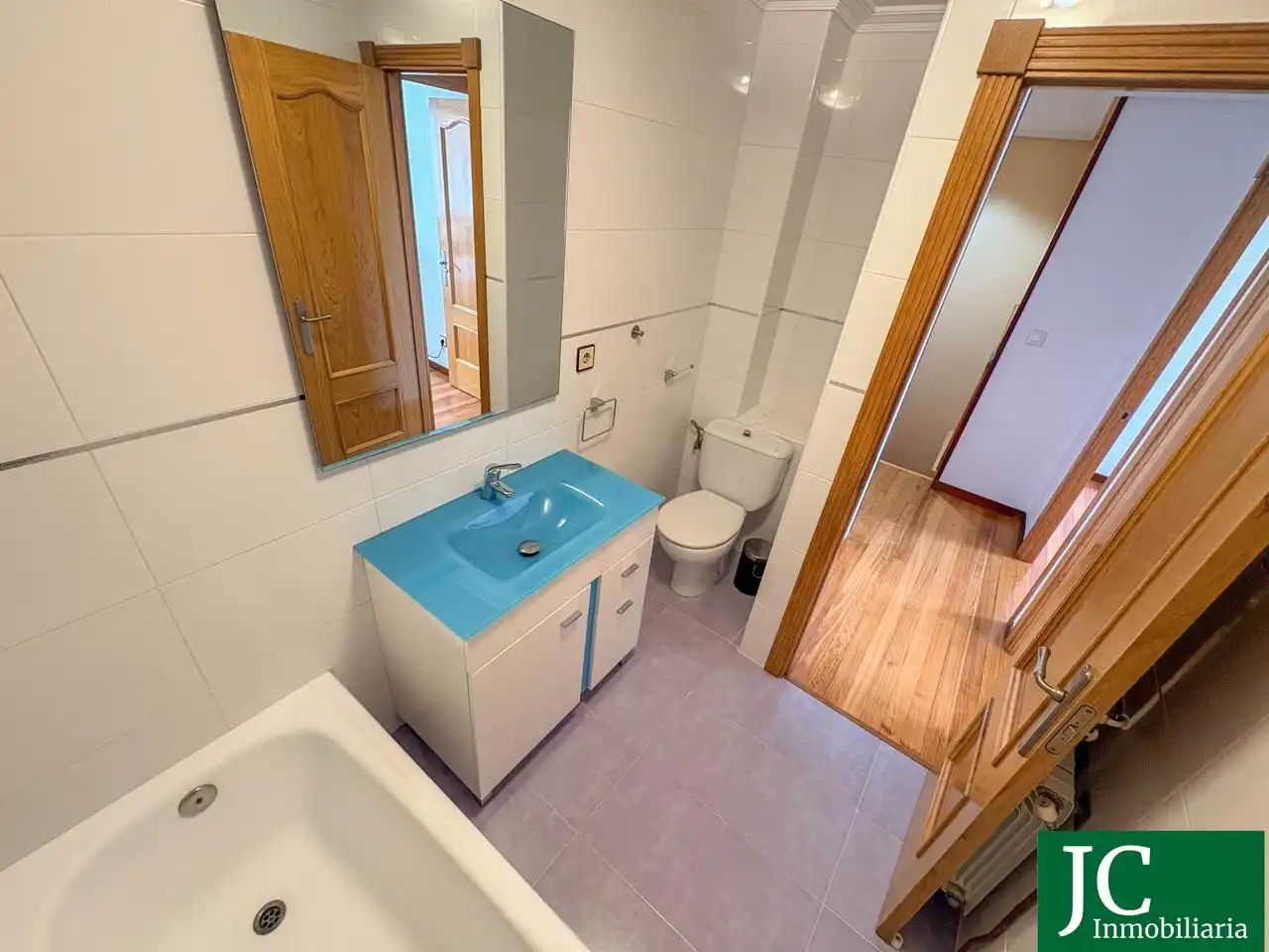Badezimmer von Maisonette zum Verkauf in Colindres mit Heizung, Parkett und Terrasse
