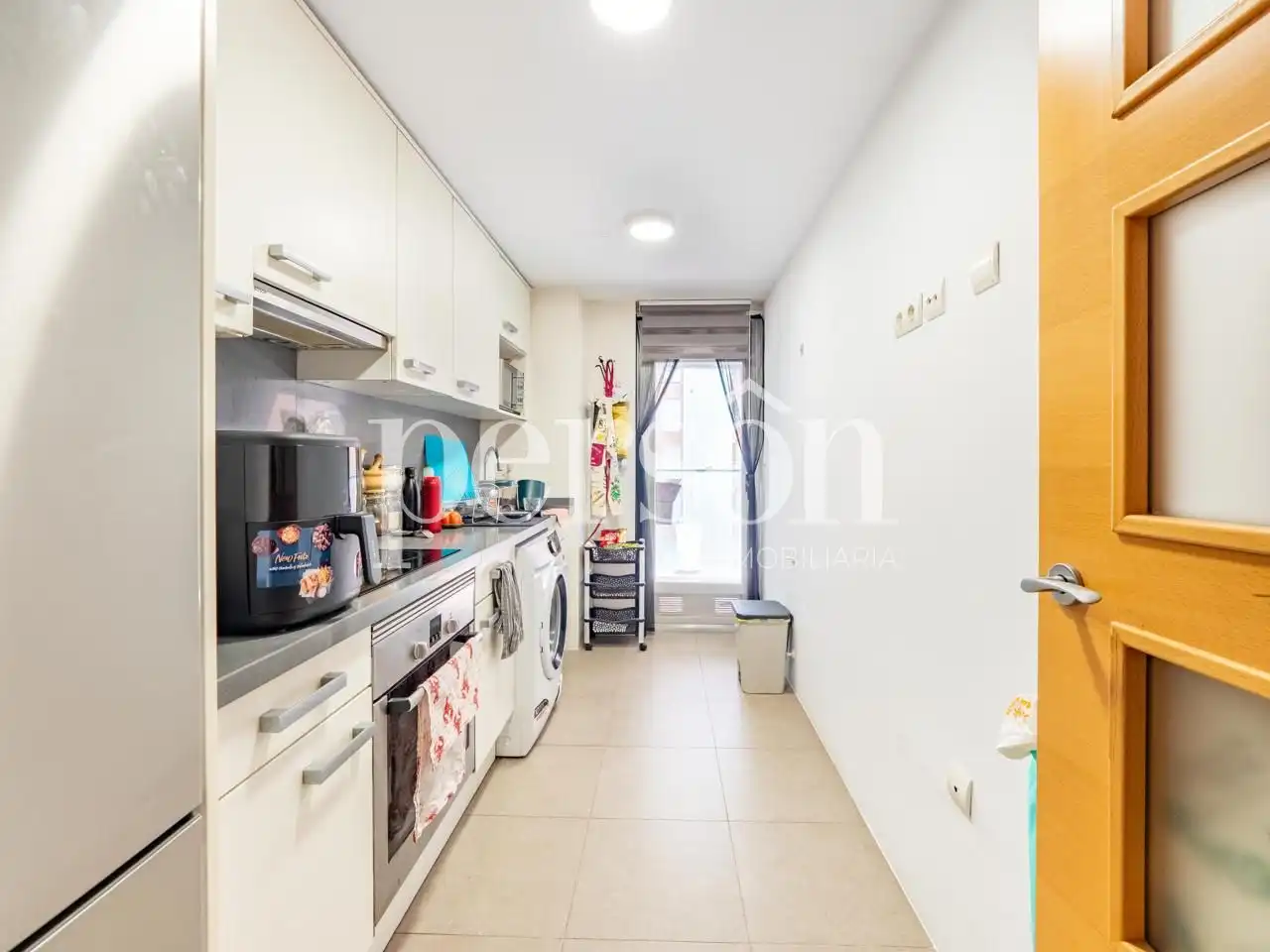 Kitchen of Flat for rent in Valencia  with Air Conditioner, Balcony and Community pool