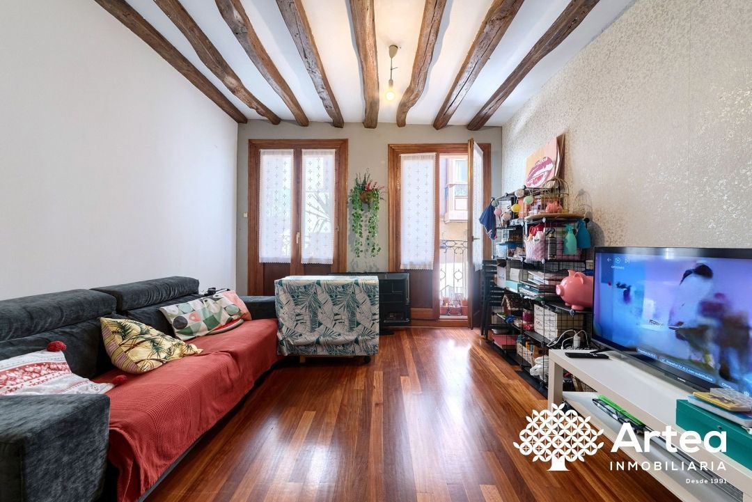 Sala d'estar de Pis en venda en Bilbao  amb Calefacció i Moblat