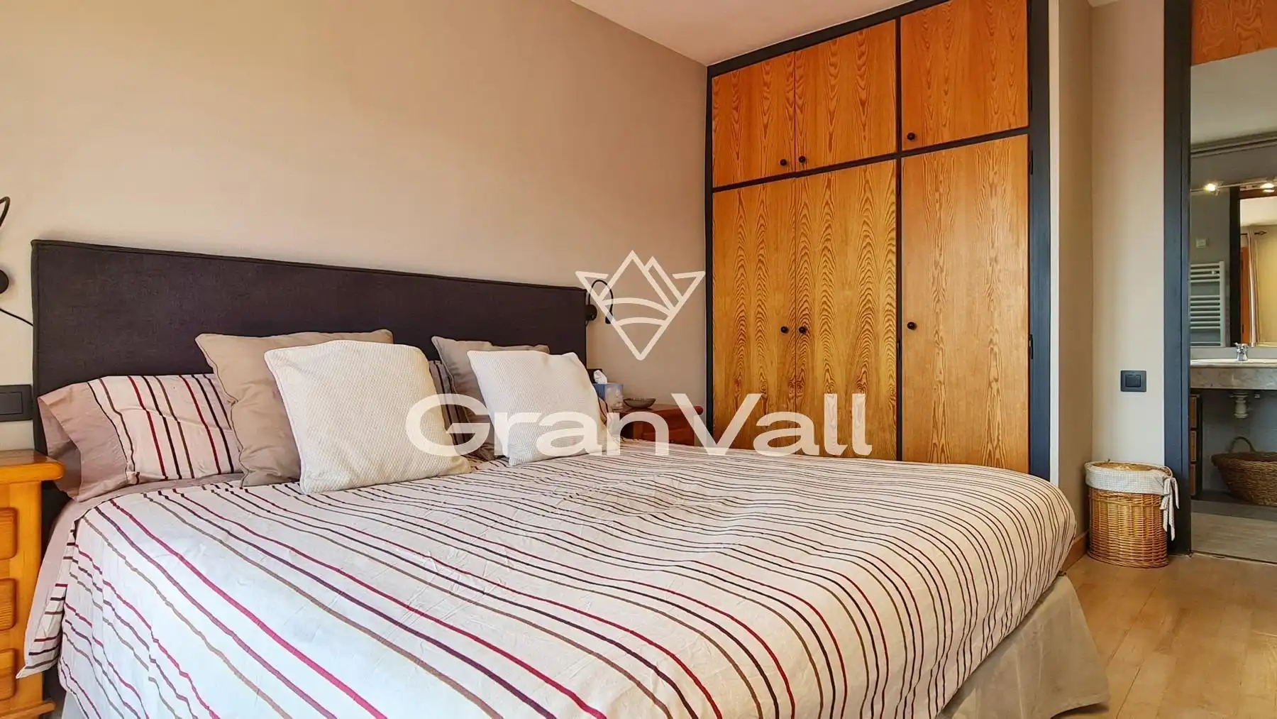Dormitori de Àtic en venda en Puigcerdà amb Calefacció, Parquet i Terrassa