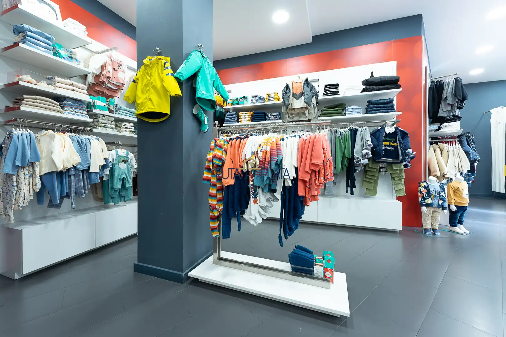 Commercial properties for rent in Zamora Capital   with Air Conditioner and Heating
