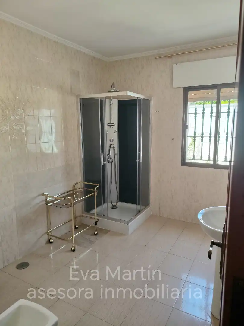 Baño de Casa o chalet de alquiler en Montequinto con Aire acondicionado, Calefacción y Jardín privado