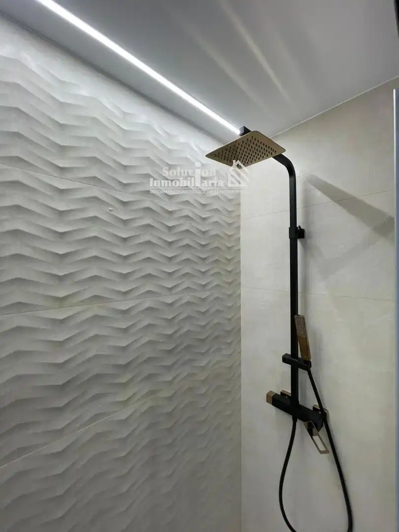 Badezimmer von Wohnung zum Verkauf in Salamanca mit Heizung, Terrasse und Balkon