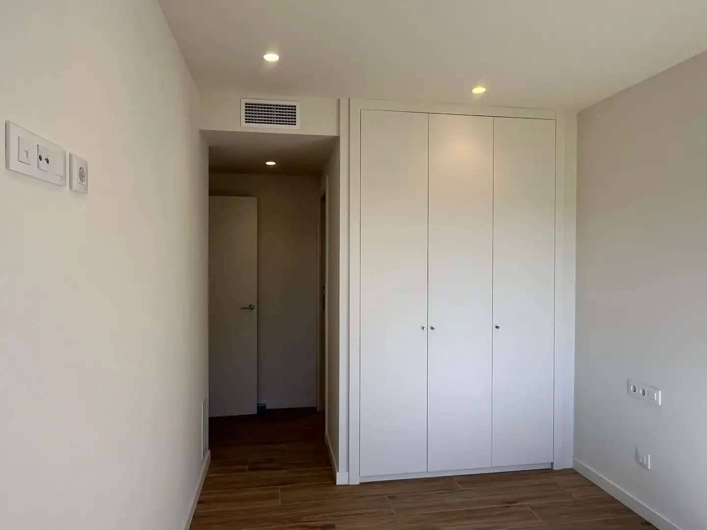 Schlafzimmer von Wohnung zur Miete in Girona mit Klimaanlage, Heizung und Terrasse