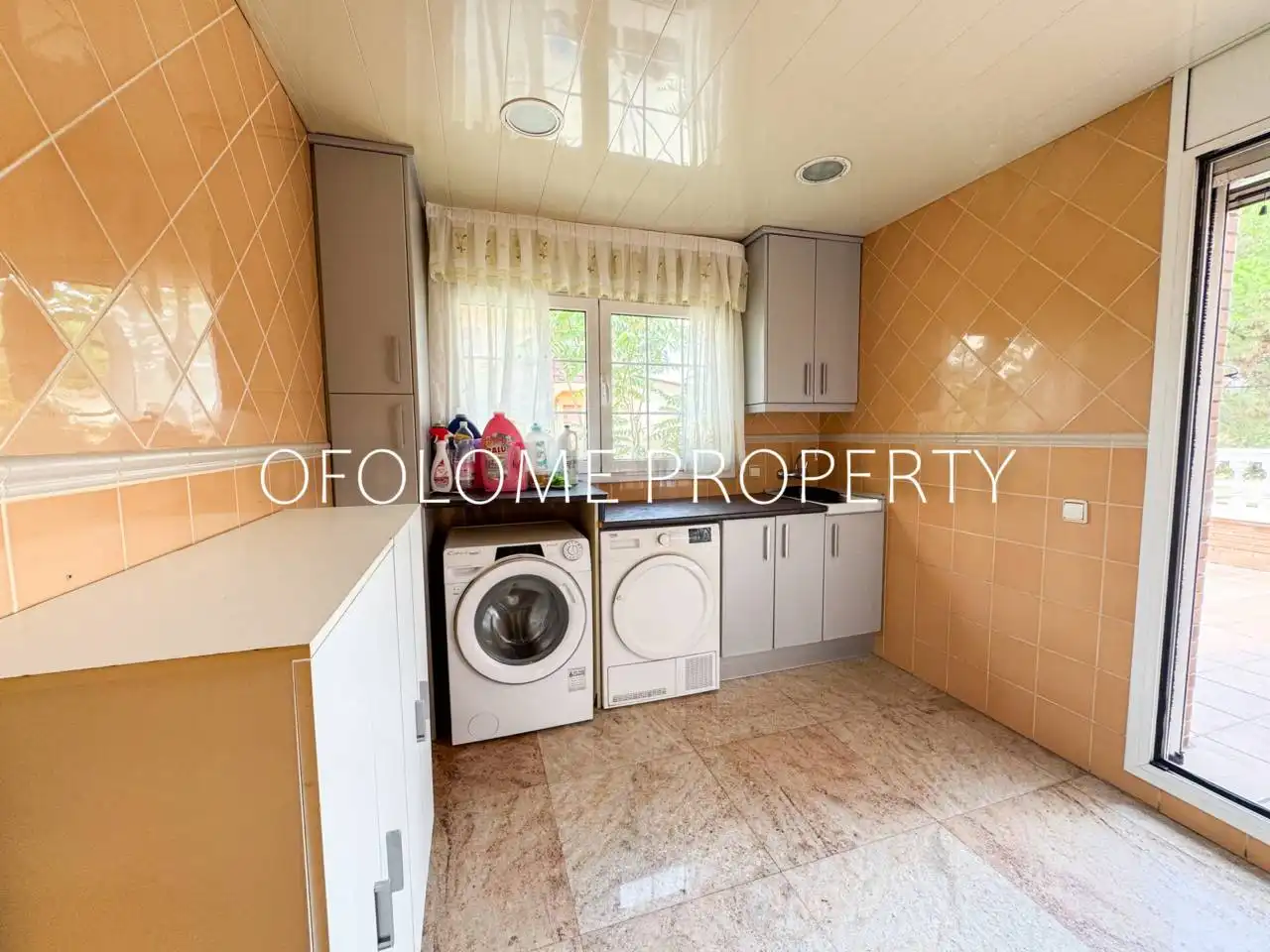Cocina de Casa o chalet en venta en Santa Perpètua de Mogoda con Aire acondicionado, Calefacción y Jardín privado