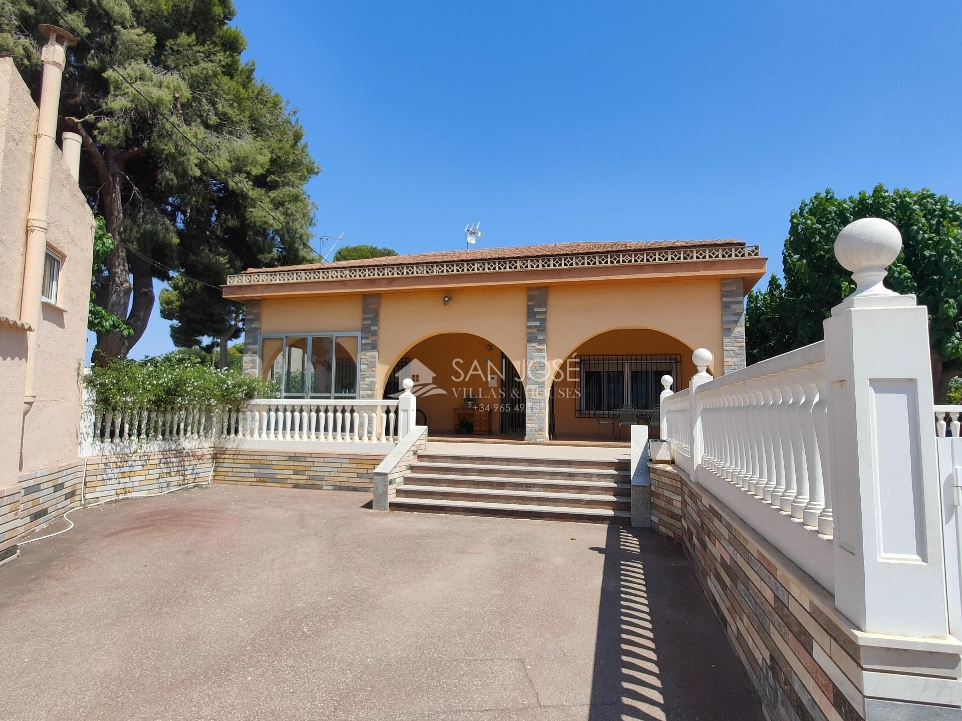 Vista exterior de Casa o chalet en venta en Novelda con Jardín privado, Terraza y Trastero