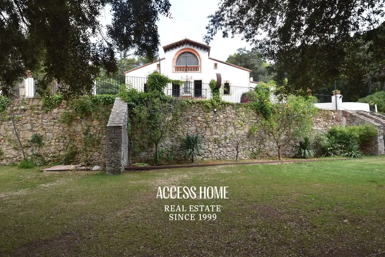 Außenansicht von Country house zum Verkauf in Argentona mit Heizung